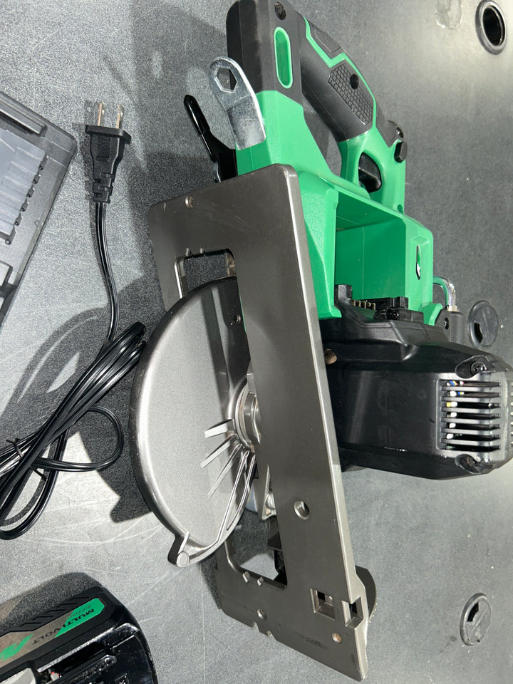 Metabo HPT Multi-Volt 36-volt 4 -Amp 7-1/4-in Brushless Hybrid Capable Cordless Circular saw (Battery Included and Charger Included) (Used) (no box)