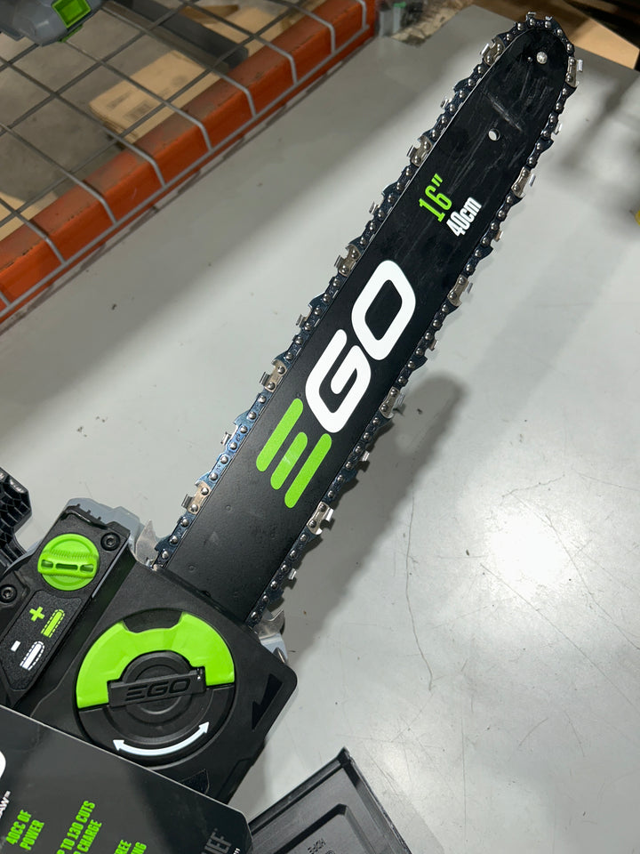 Motosierra EGO de 56 voltios, 16 pulgadas, batería de 2,5 Ah (batería y cargador incluidos) (usada)