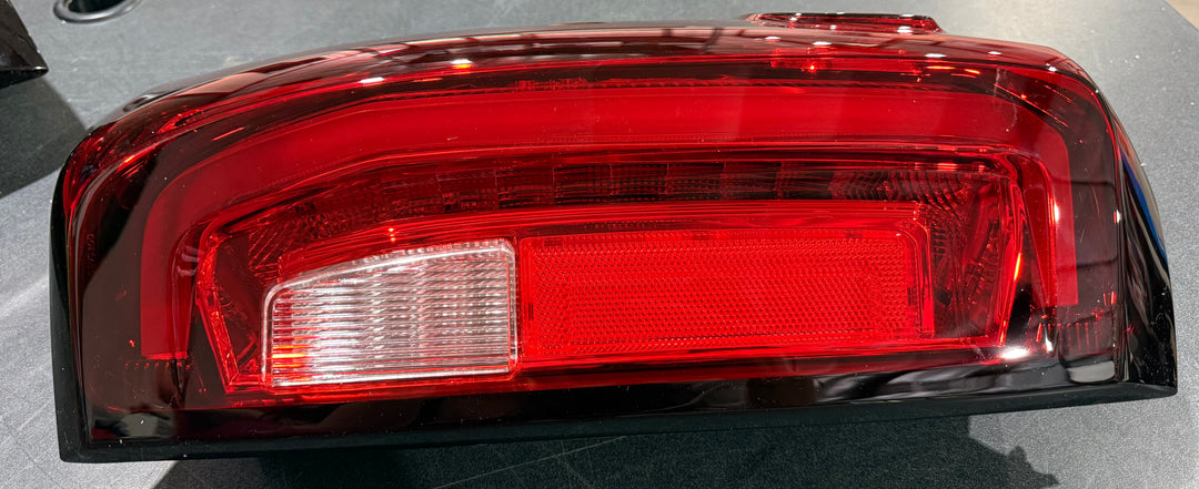 LED Tail Light Rear Lamp Assembly Left and Right  2019-2026 GMC Sierra (Open Box)