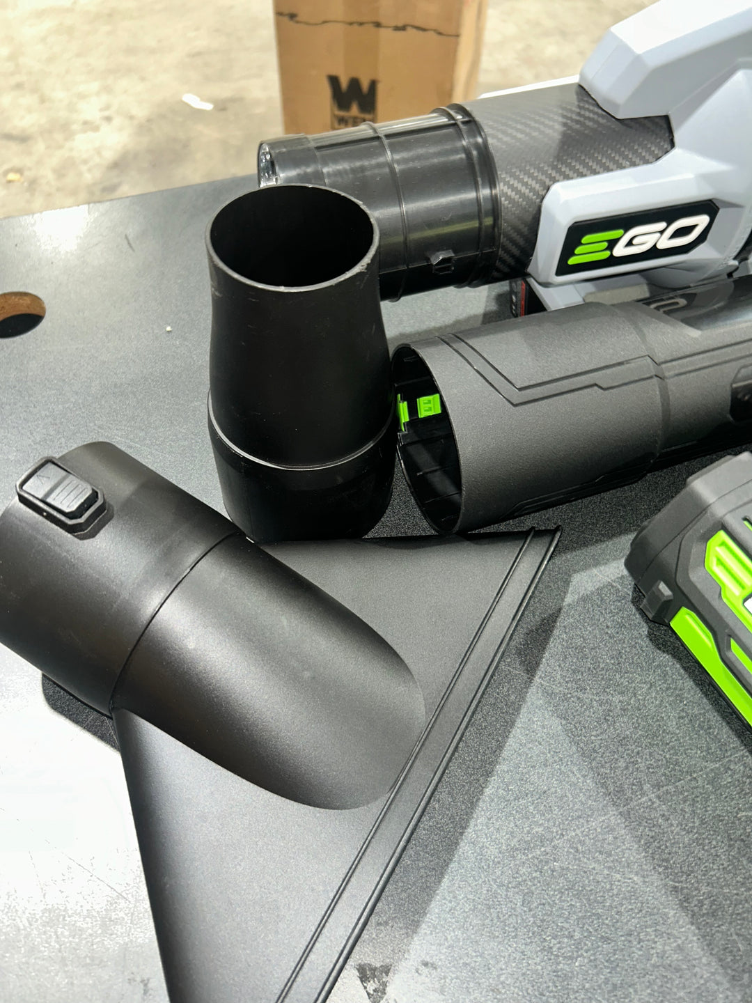 Soplador de hojas portátil a batería EGO POWER+ de 56 voltios, 880 CFM y 200 MPH, 4 Ah (usado)