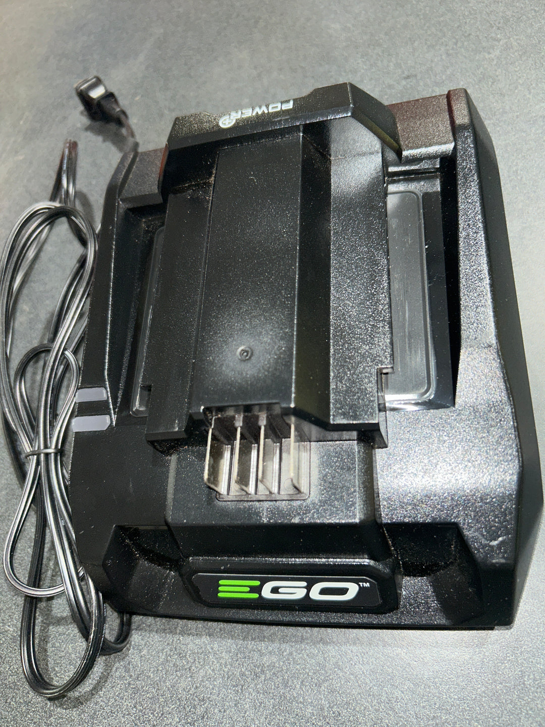 Cargador rápido EGO Power+ CH3200 de iones de litio de 56 voltios y 320 W (caja abierta)