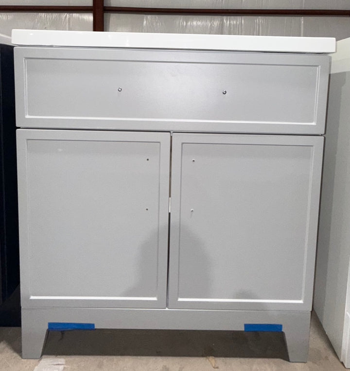 Tocador de baño Style Selections Davies de 30 pulgadas con lavabo individual gris y cubierta de mármol cultivado blanco (espejo incluido) (caja abierta) 