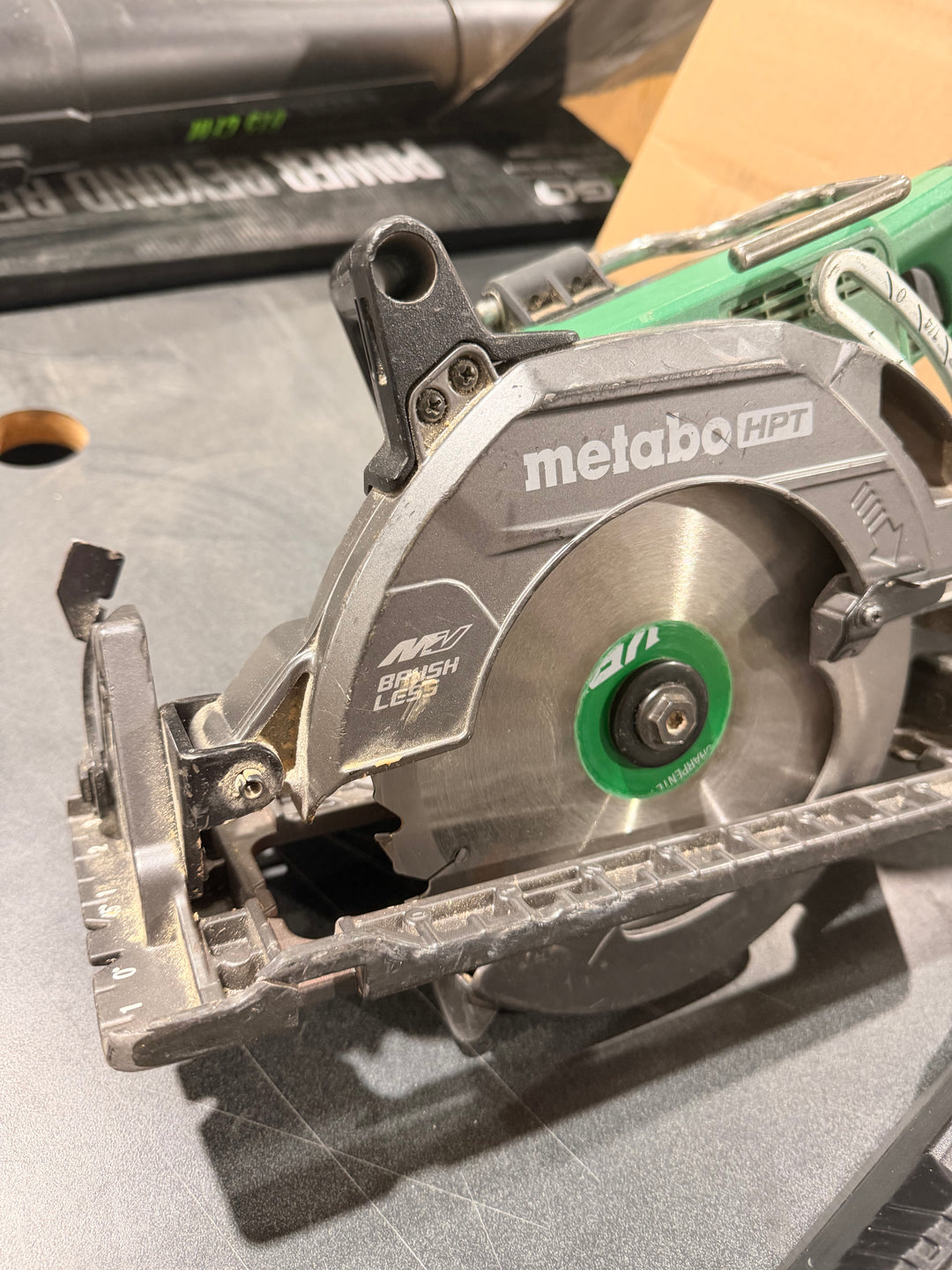 Metabo HPT Multi-Volt 36-volt 4 -Amp 7-1/4-in Brushless Hybrid Capable Cordless Circular saw (Battery Included and Charger Included) (Used)