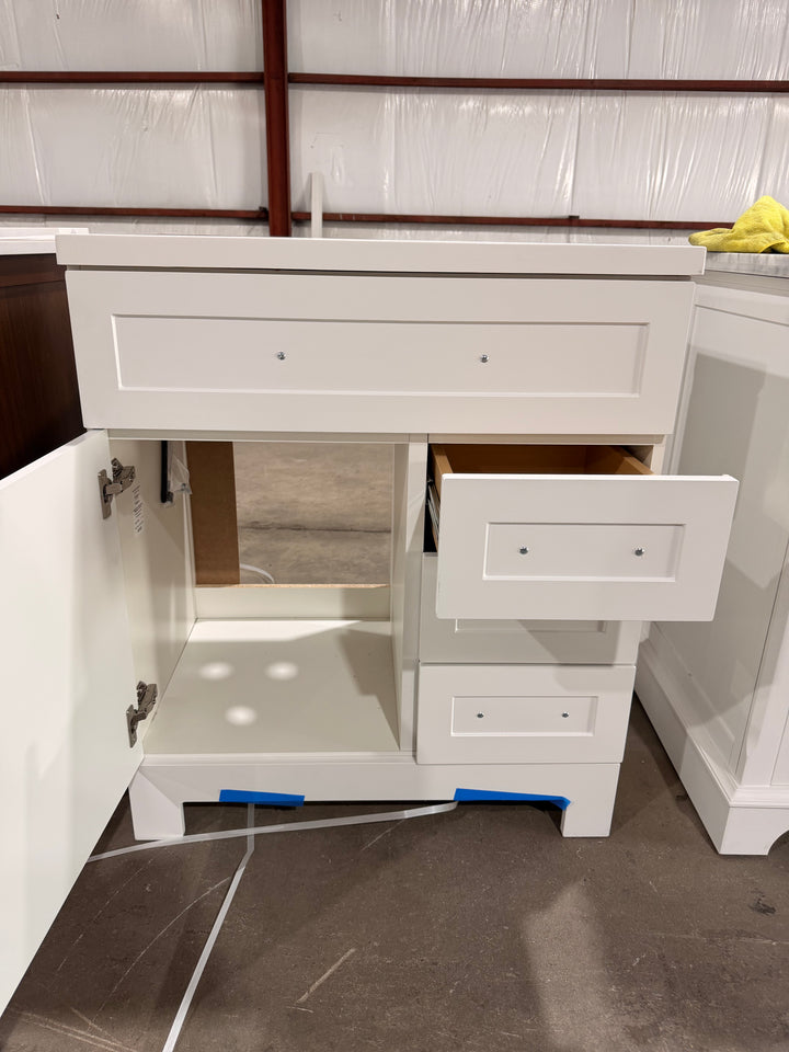 Style Selections Cauley 30-in True White Single Sink Bathroom Vanity (open box)