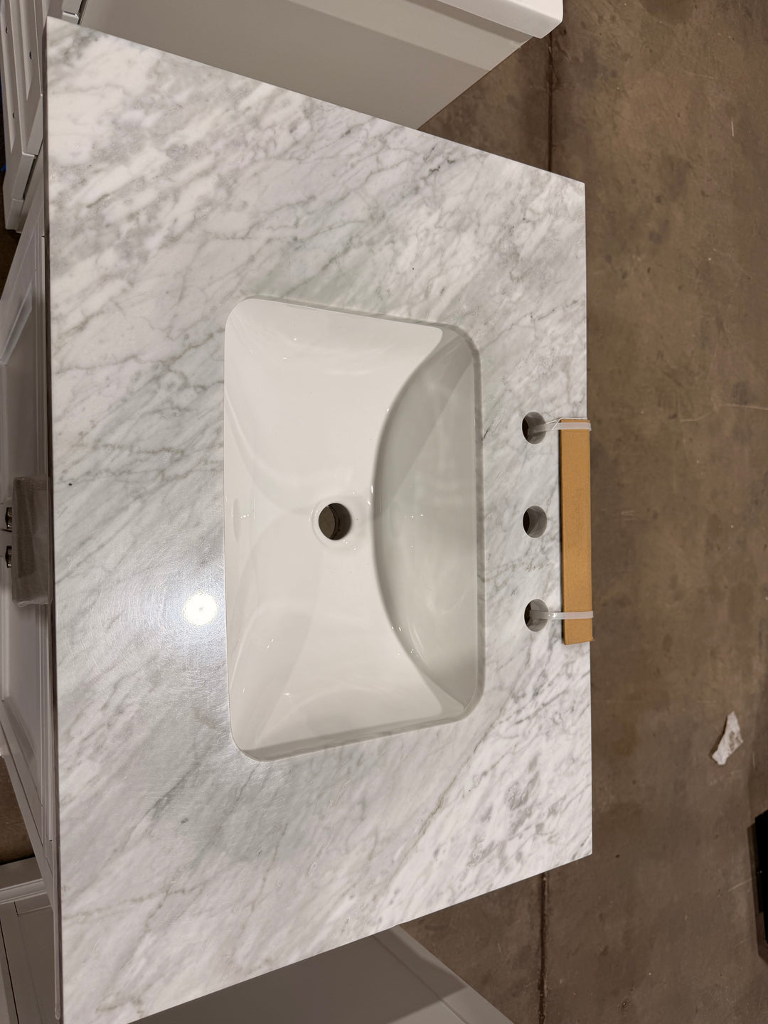 allen + roth Roveland 30-in White Undermount Single Sink Bathroom Vanity with Natural Carrara Natural Marble Top *No Backsplash*(open box)