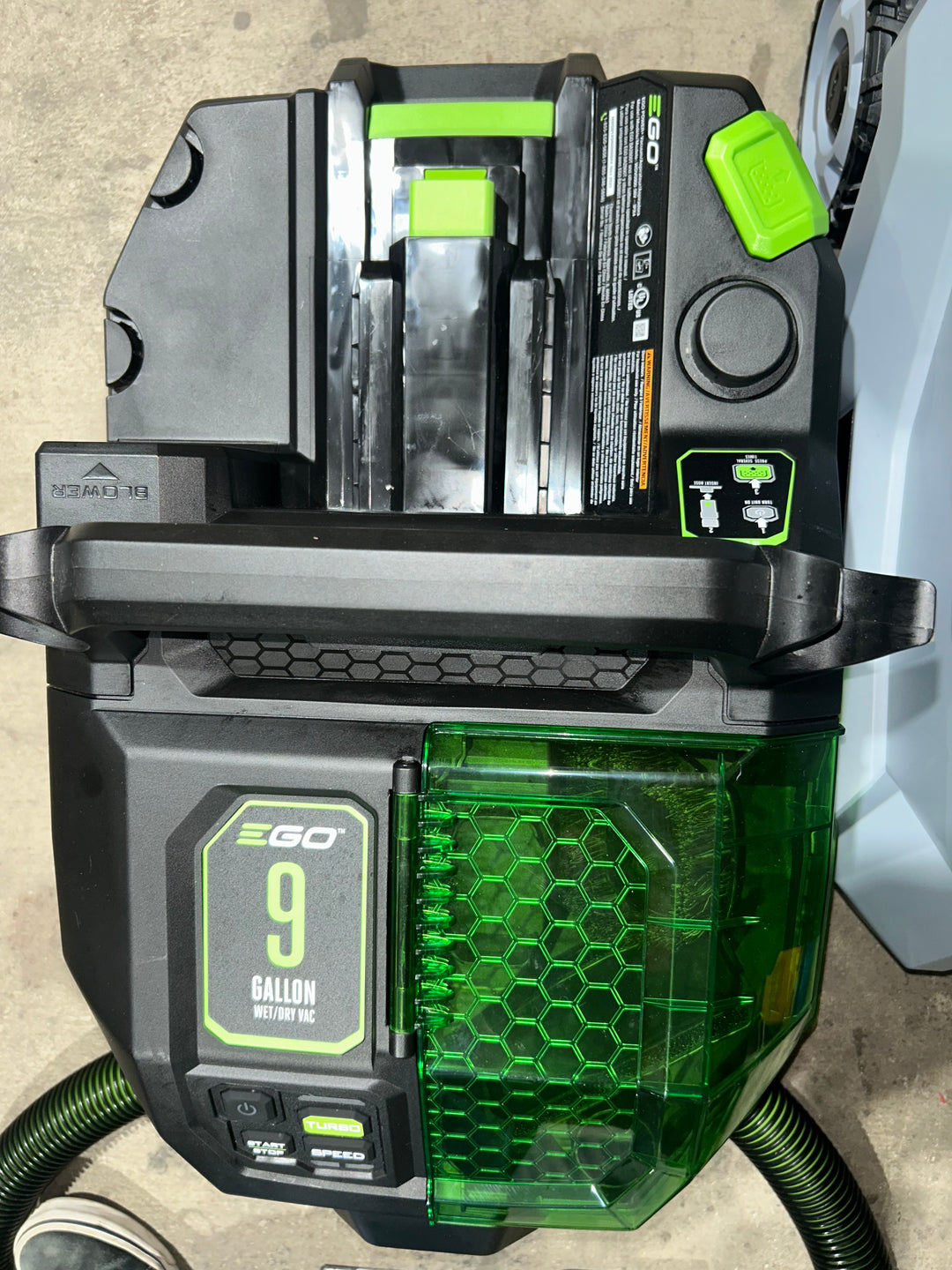 EGO POWER+ 56-volt 9-Gallon 5 HP Cordless Wet/Dry Shop Vacuum with Accessories Included (4.0 aH Battery Included) (used)