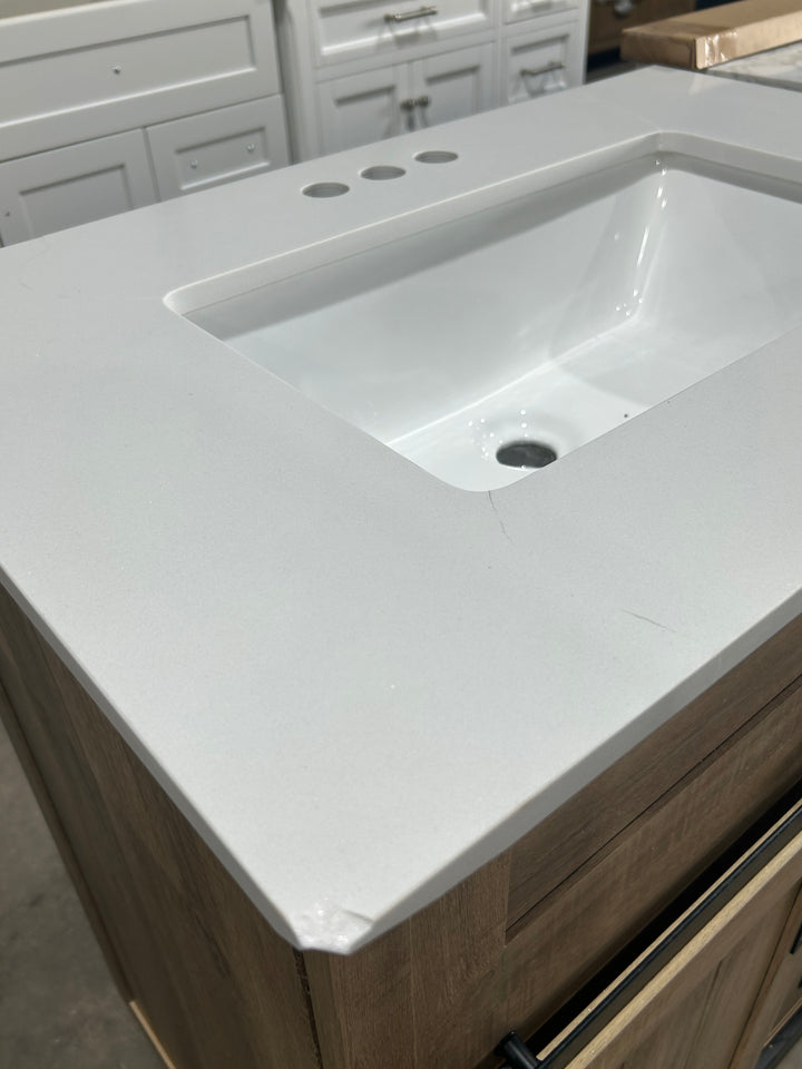 Tocador de baño Morriston de 30 pulgadas con lavabo individual bajo encimera de roble natural claro y cubierta de piedra artificial blanca (caja abierta)