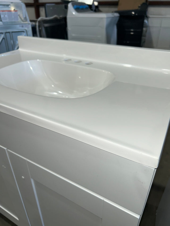 Project Source Dover 30-in True White Single sink Bathroom Vanity with White Cultured marble Top (damaged)