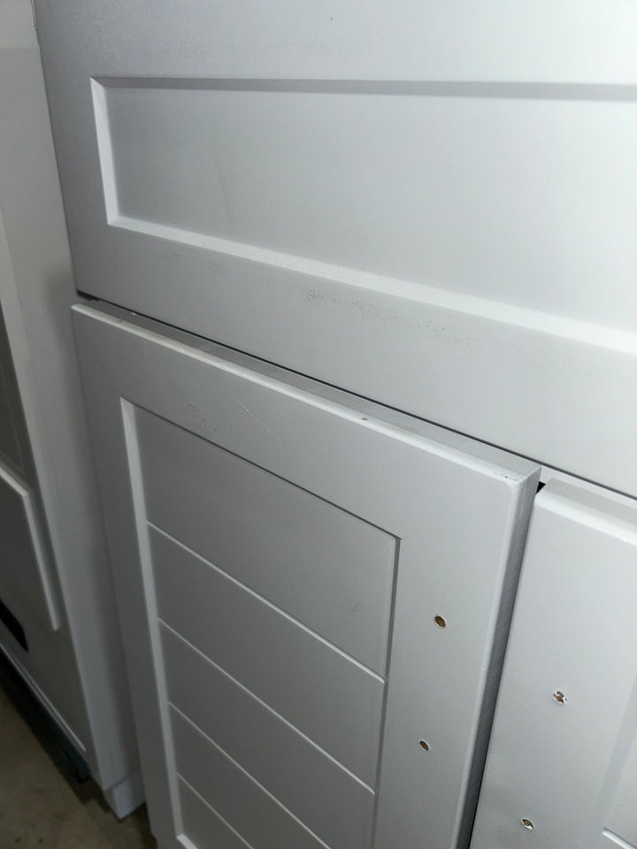 Style Selections Kirkman 36in True White Single Sink Bathroom Vanity w White Cultured Marble Top (damaged)