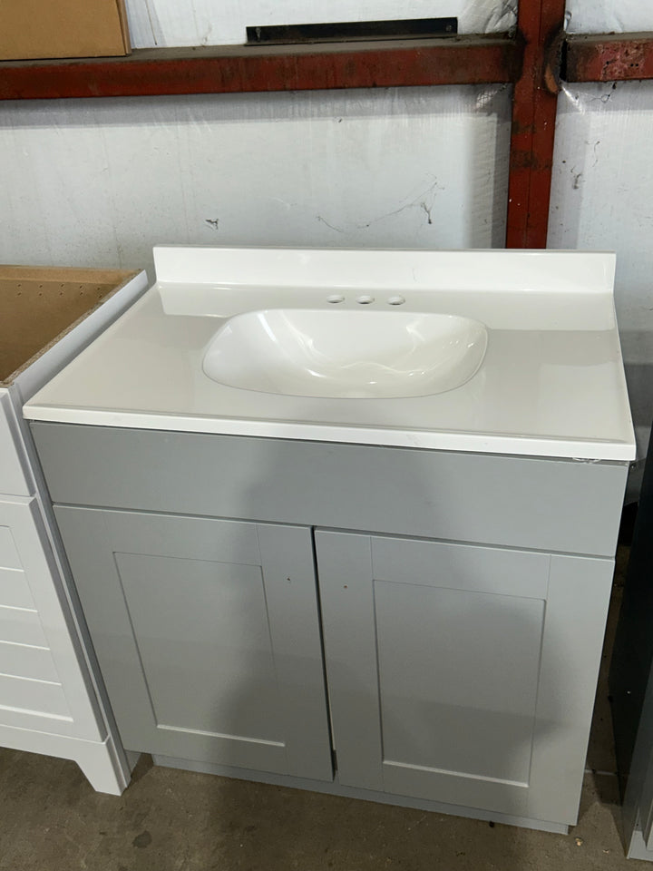 Proyecto Fuente Dover - Tocador de baño de un solo lavabo gris claro de 30 pulgadas con cubierta de mármol cultivado blanco 