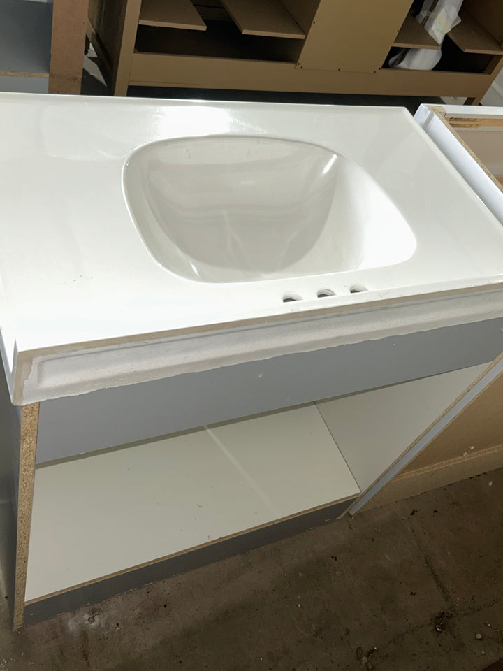 Proyecto Fuente Dover - Tocador de baño de un solo lavabo gris claro de 30 pulgadas con cubierta de mármol cultivado blanco 