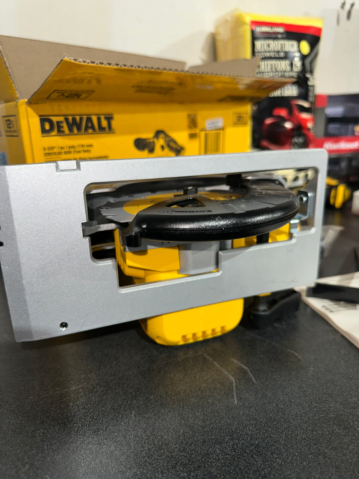 DEWALT XTREME 12-volt Max 5-3/8-in Brushless Cordless Circular saw (USED)