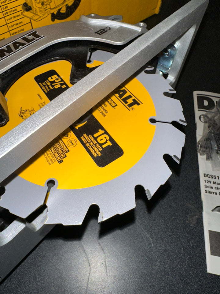 DEWALT XTREME 12-volt Max 5-3/8-in Brushless Cordless Circular saw (USED)