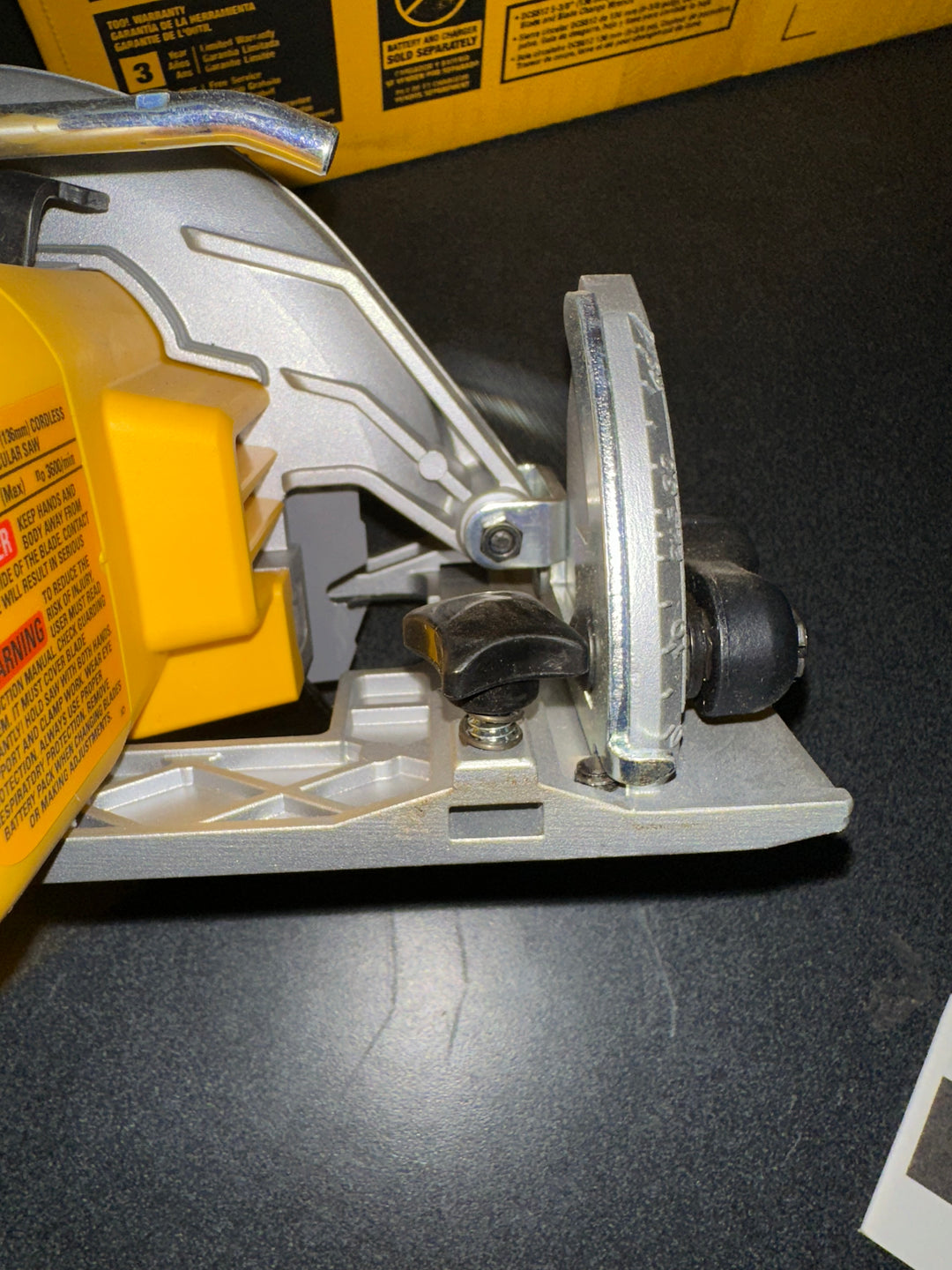 DEWALT XTREME 12-volt Max 5-3/8-in Brushless Cordless Circular saw (USED)