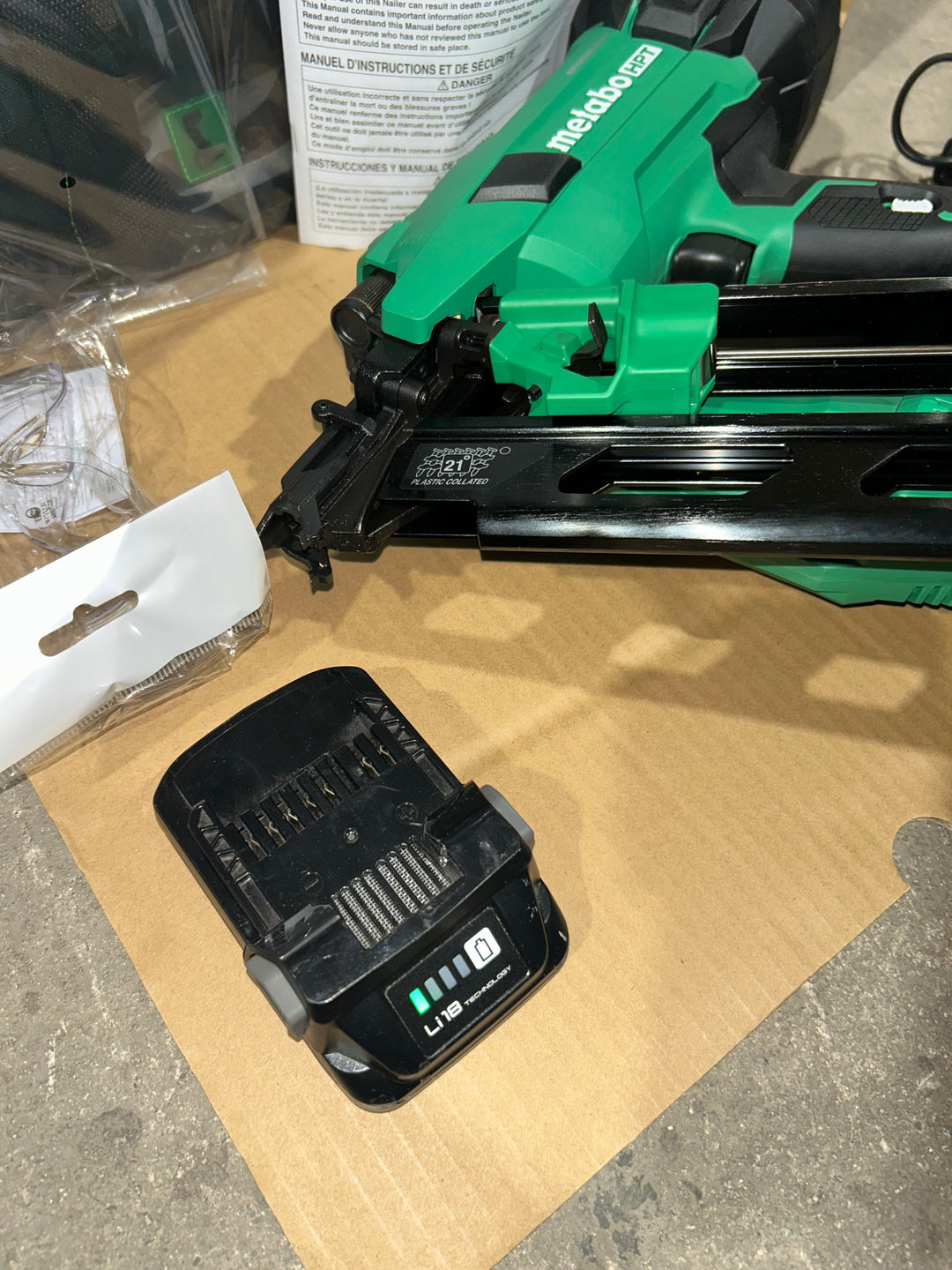 Metabo HPT Multi-Volt 3-1/2-in 21 -Degree Cordless Roundhead Framing Nailer ( 2.0 Battery Included and Charger Included)(used) (Copy)