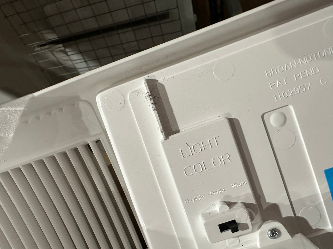 Broan PowerHeat 2.0-Sone 110-CFM Bright White Lighted Bathroom fan and heater (USED)