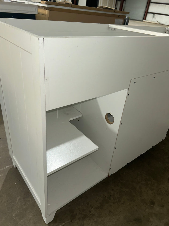 Style Selections Morriston 60-in White Undermount Double Sink Bathroom Vanity with White Engineered Stone Top (damaged)