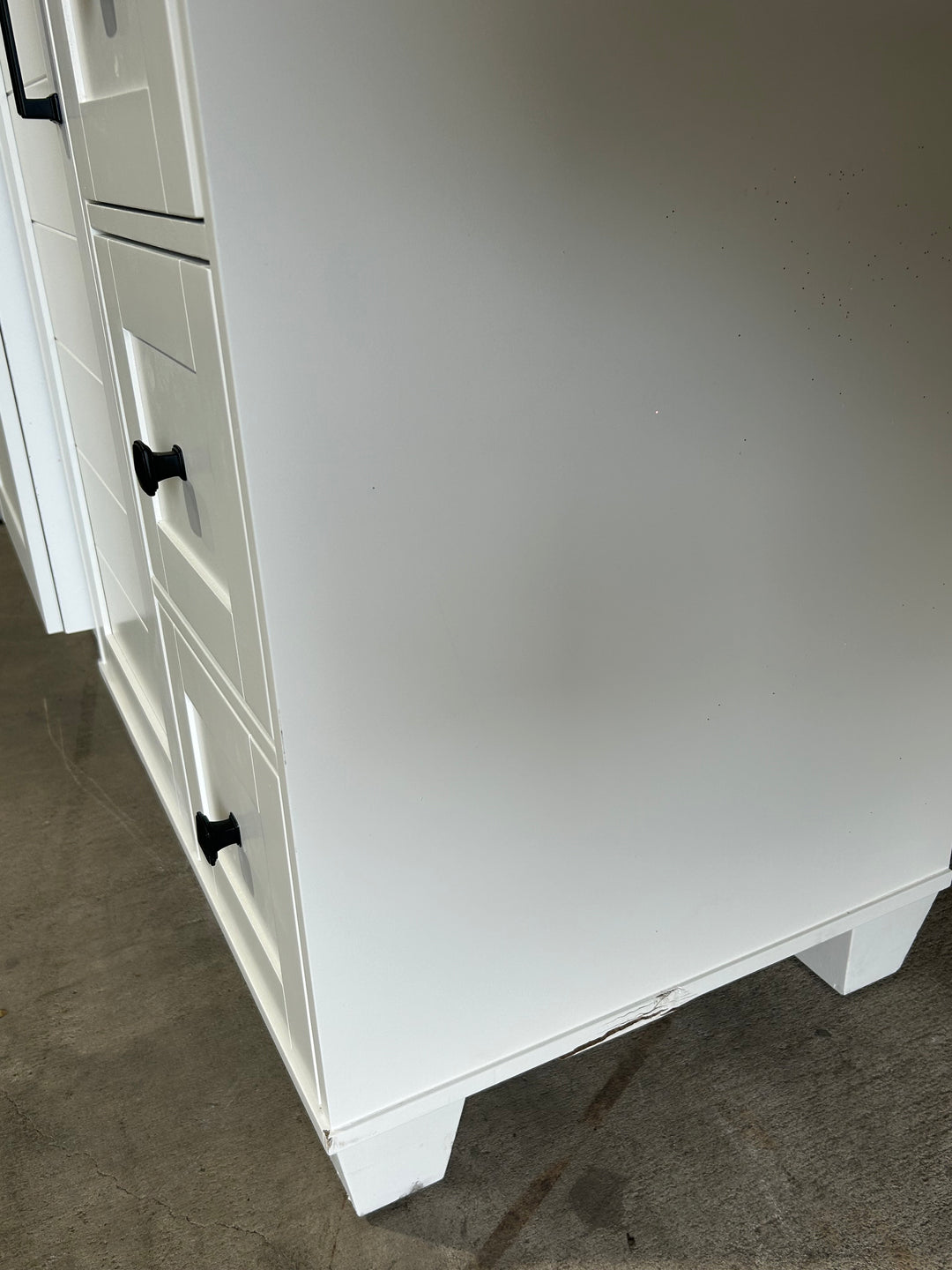 allen roth Rigsby 30-in White Undermount Single Sink Bathroom Vanity with White Engineered Marble Top (damaged)