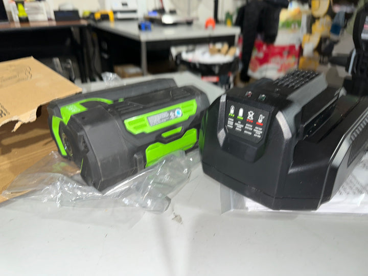 Motosierra EGO POWER+ de 56 voltios y 18 pulgadas con batería de 5 Ah (batería y cargador incluidos)