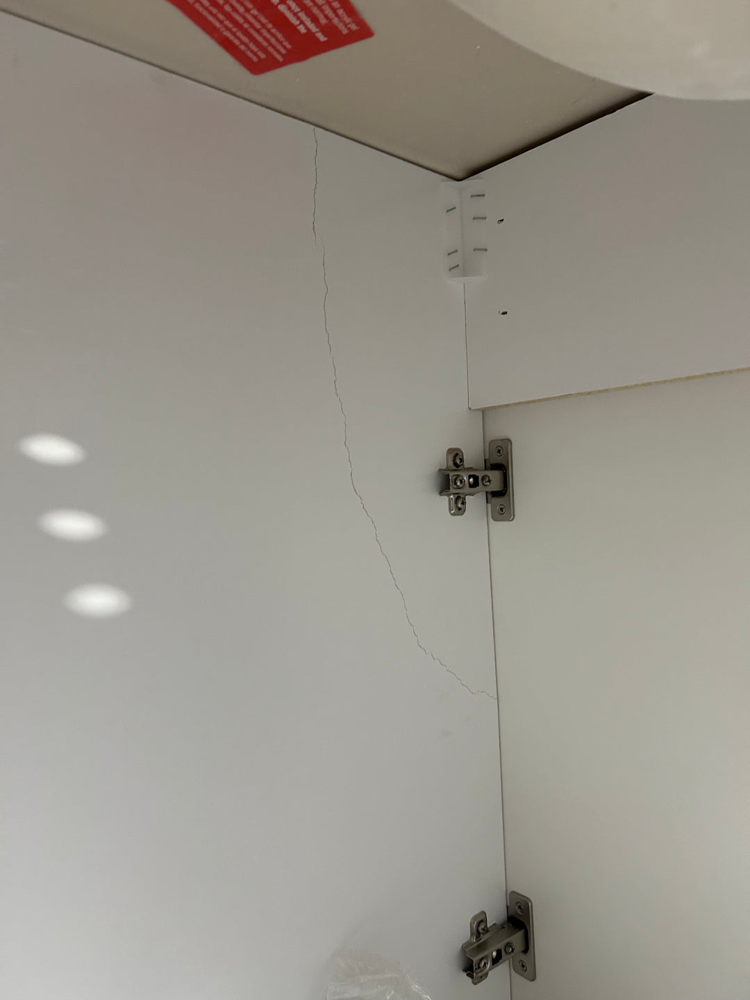 Proyecto Fuente Dover - Tocador de baño de 30 pulgadas con lavabo individual en blanco puro y cubierta de mármol cultivado blanco (dañado) 