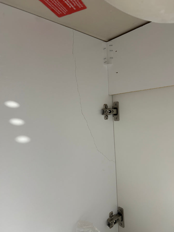 Proyecto Fuente Dover - Tocador de baño de 30 pulgadas con lavabo individual en blanco puro y cubierta de mármol cultivado blanco (dañado) 