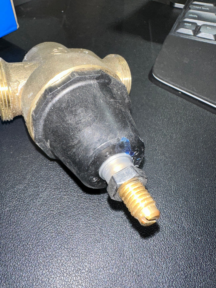 Watts LFN45BM1-U Technologies Standard Capacity, Water Pressure Reducing Valve, 3/4 Inch, NPT Union x FPT (used)