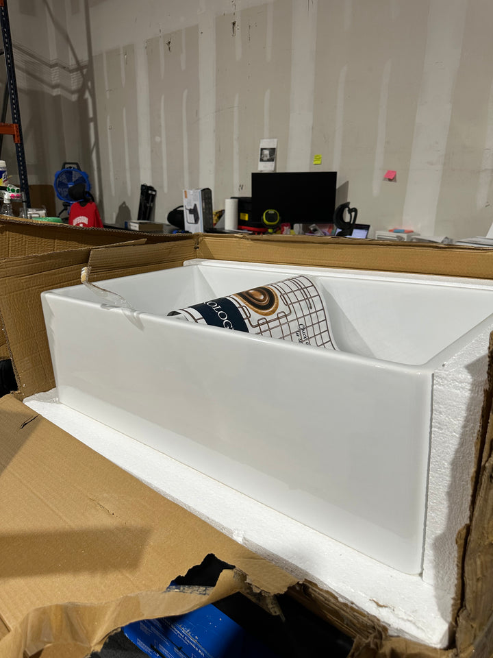 SINKOLOGY Bradstreet II 33 in. Farmhouse Apron Front Undermount Double Bowl Crisp White Fireclay Kitchen Sink