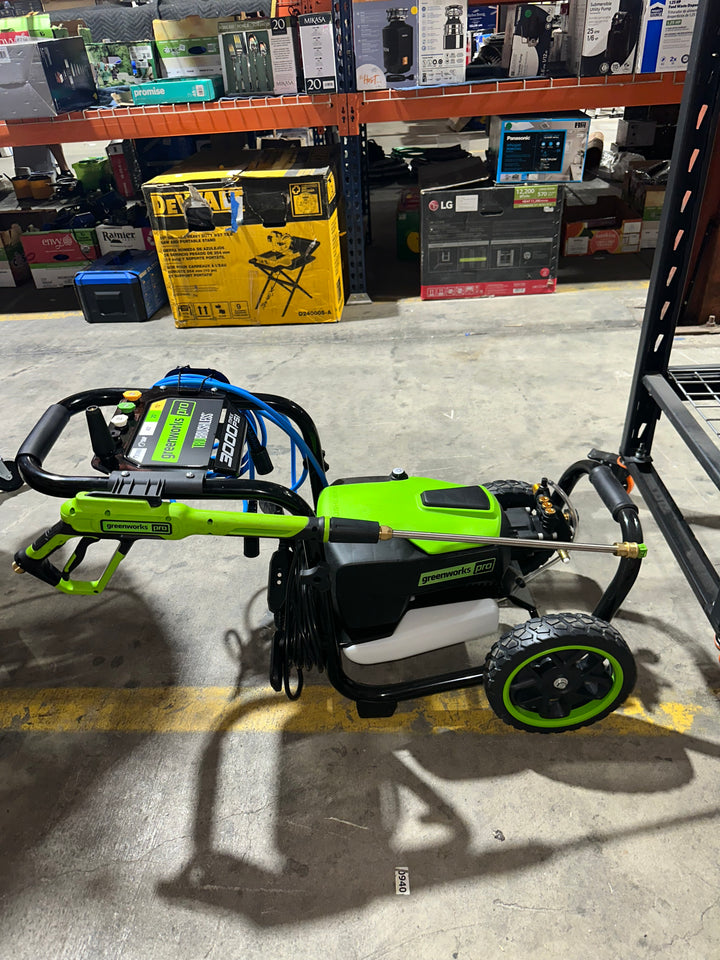 Greenworks Pro 3000-PSI 2.0-GPM Cold Water Electric Pressure washer with 5 Spray Tips (NEW)