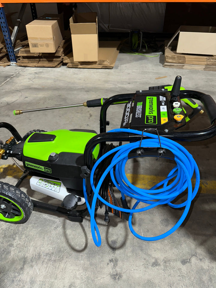Greenworks Pro 3000-PSI 2.0-GPM Cold Water Electric Pressure washer with 5 Spray Tips (NEW)
