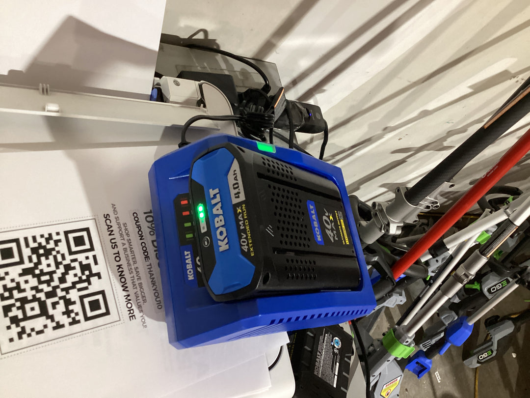 Desbrozadora de hilo Kobalt de 40 V máx., 15 pulgadas, con eje recto y batería de 4 Ah (batería y cargador incluidos) (caja abierta)