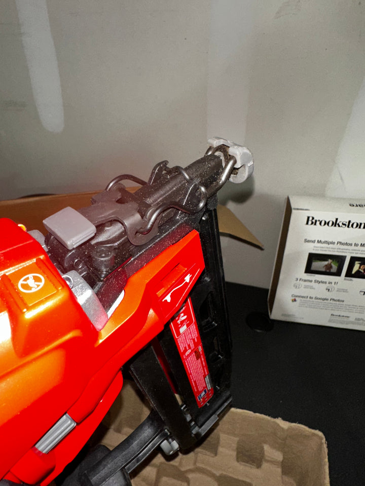 CRAFTSMAN V20 2-1/2-in 16-Gauge Cordless Straight Finish Nailer (Battery Not Included and Charger Not Included) (used)