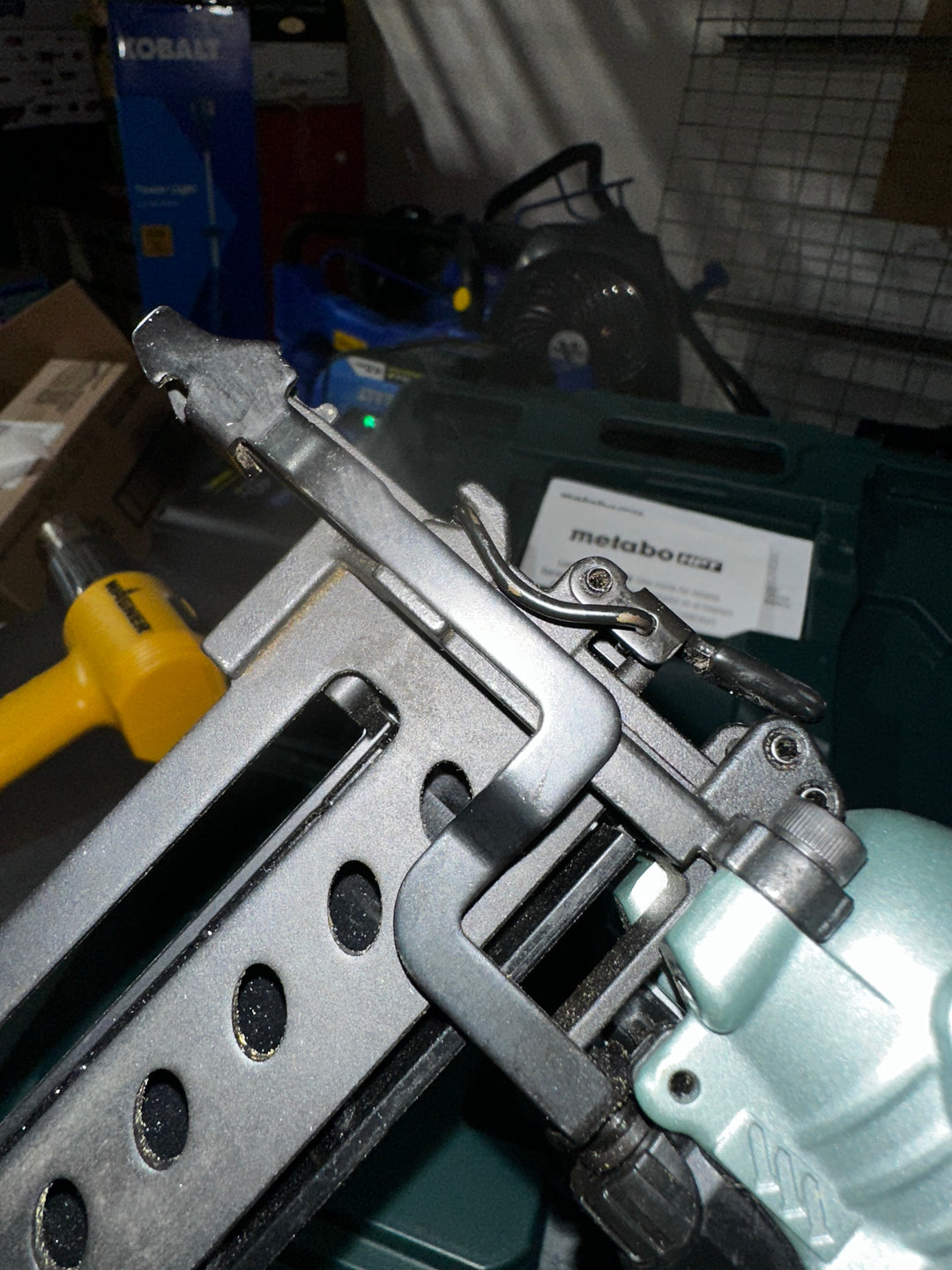 Metabo HPT 18 -Gauge 1/4-in Narrow crown Finish Pneumatic Stapler (Used)