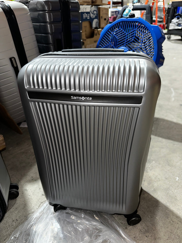 Samsonite Blackstone 2-piece Hardside Expandable Spinner Luggage Set (used)