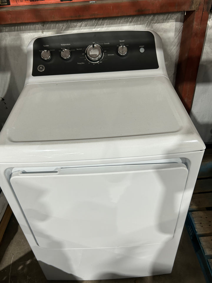 GE 7.2 cu. ft. vented Gas Dryer in White with Auto Dry and Extended Tumble
