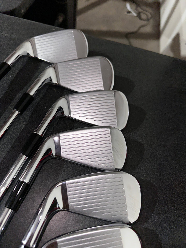Kirkland Signature 7-piece Players Iron Set, Right Handed (USED)