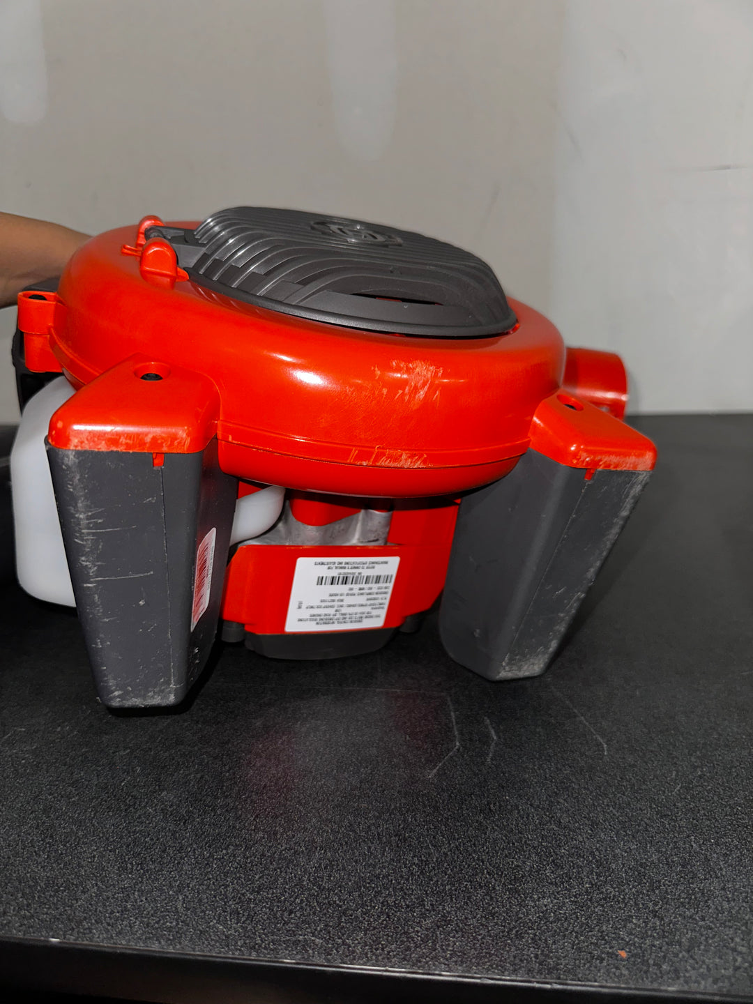 Husqvarna 125B 28-cc 2-cycle 470-CFM 170-MPH Gas Handheld Leaf Blower (USED)