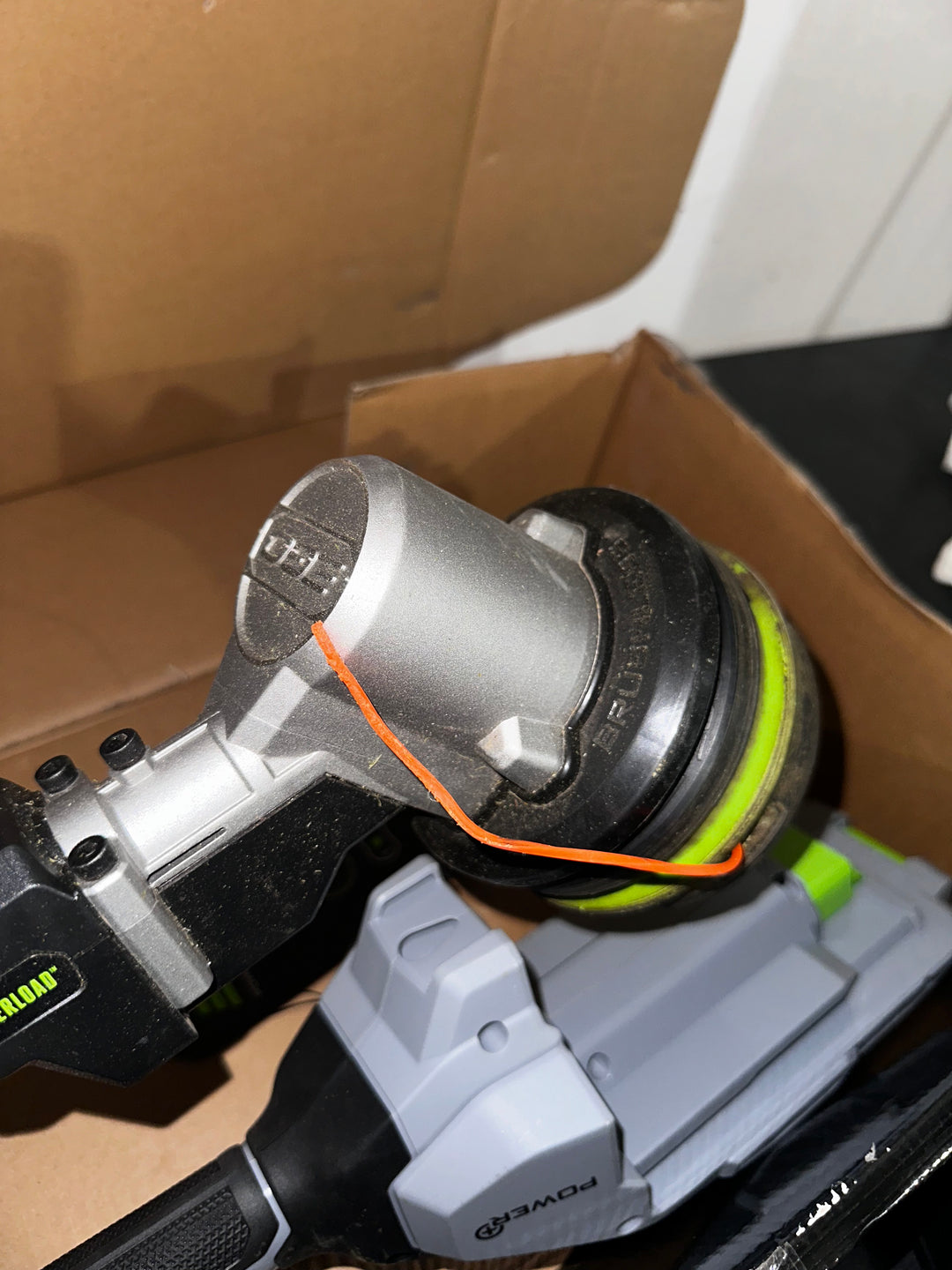 EGO POWER+ POWERLOAD with Carbon Fiber Shaft 56-volt 16-in Telescopic Shaft Battery String Trimmer 2.5 Ah (Battery Included) (Charger Included) (USED)