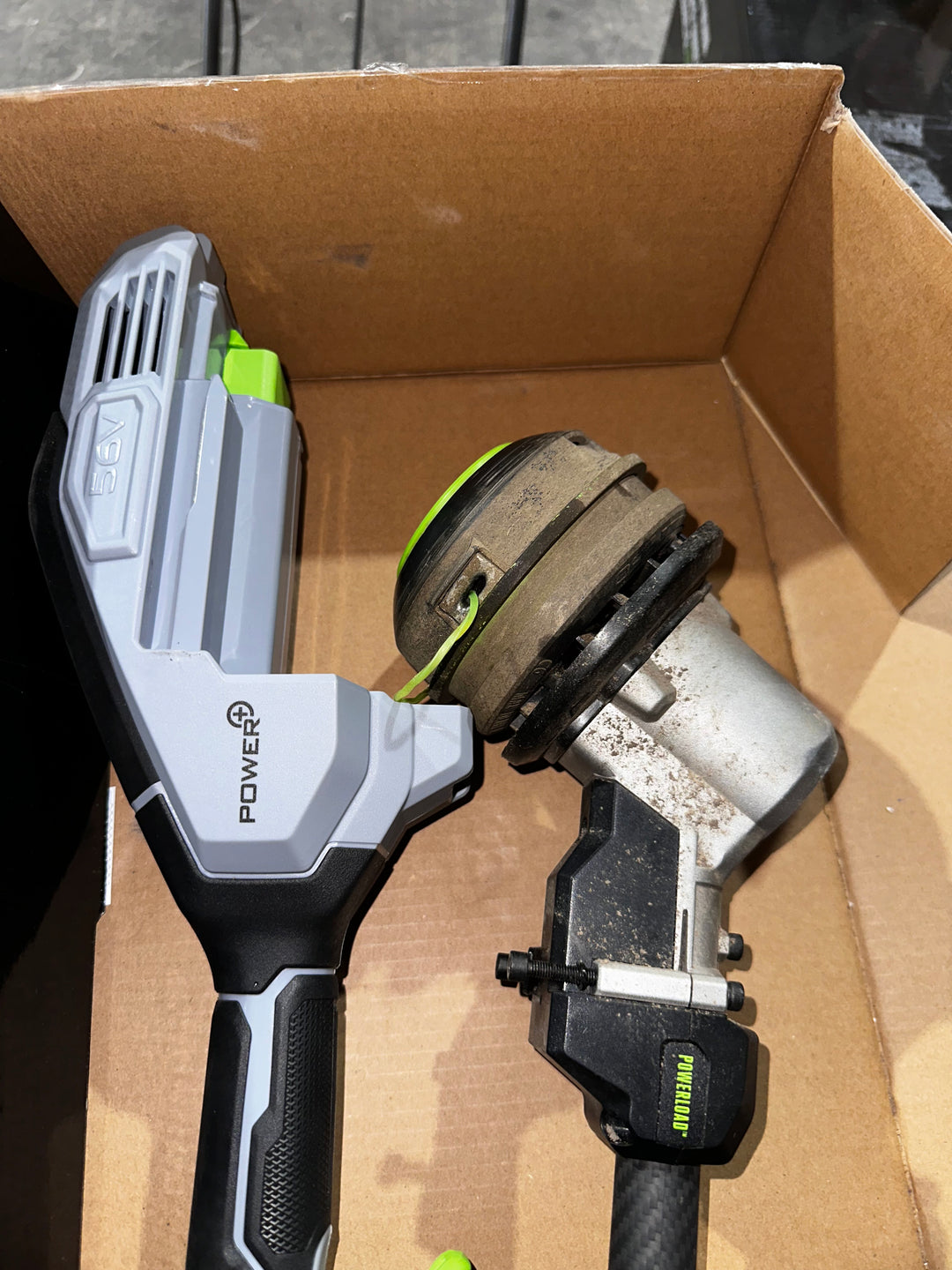 EGO POWER+ POWERLOAD with Carbon Fiber Shaft 56-volt 16-in Telescopic Shaft Battery String Trimmer 2.5 Ah (Battery Included) (Charger Included) (USED)