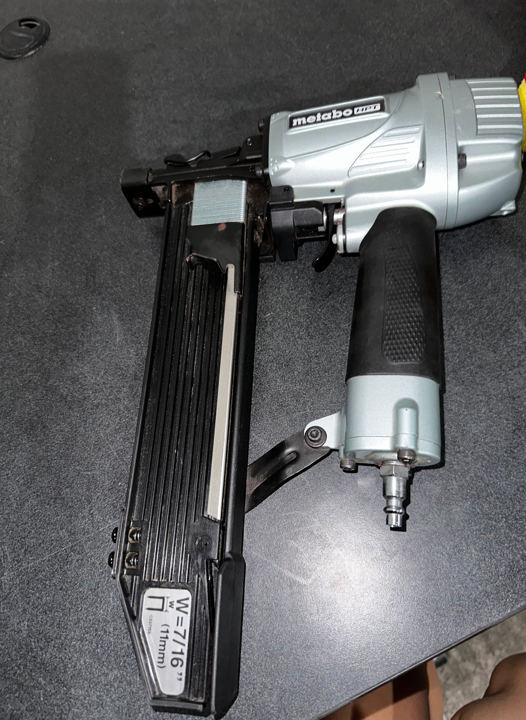 Metabo HPT 16 -Gauge 7/16-in Medium crown Construction Pneumatic Stapler (USED)(bare tool)