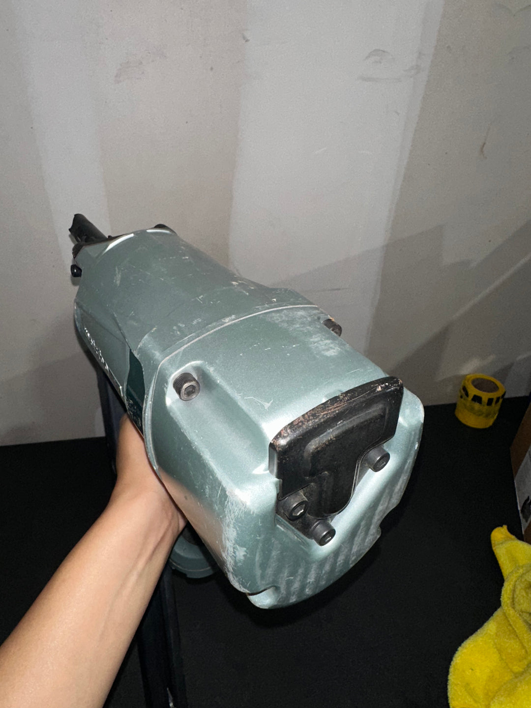 Clavadora neumática de cabeza redonda Metabo HPT de 3-1/4 pulgadas y 21 grados (usada)