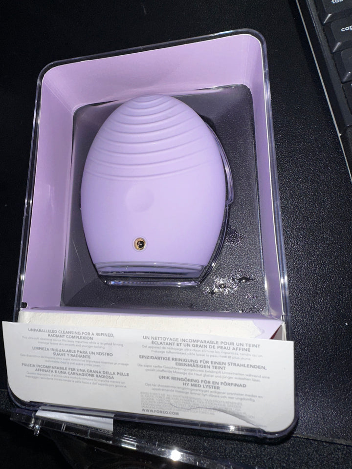 Dispositivo de masaje facial limpiador y reafirmante FOREO LUNA 3 + limpiador espumoso de 0.67 fl oz (nuevo)