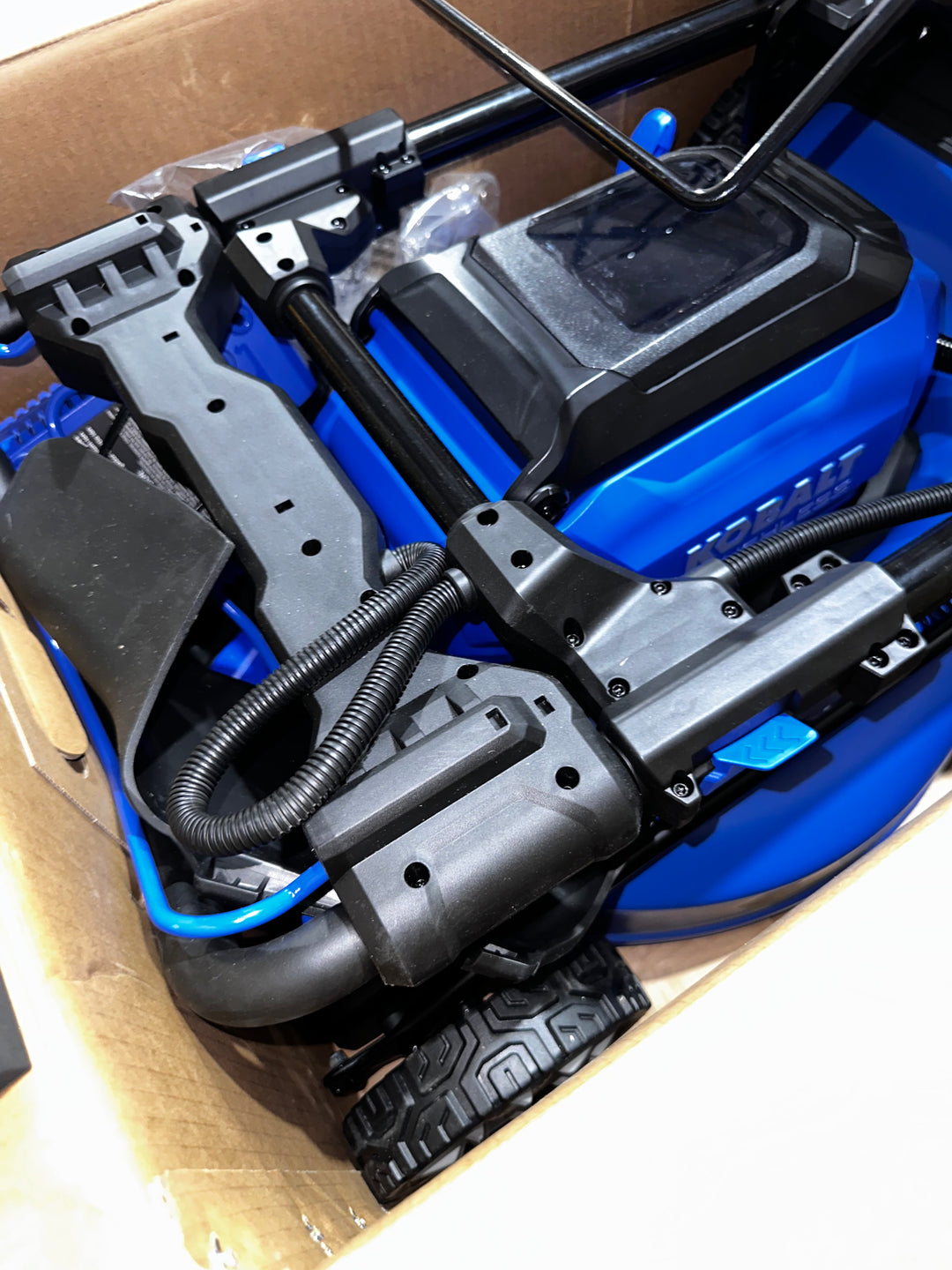 Cortadora de césped autopropulsada inalámbrica Kobalt Gen4 de 40 voltios y 20 pulgadas, 6 Ah (incluye 1 batería y cargador) (caja abierta)