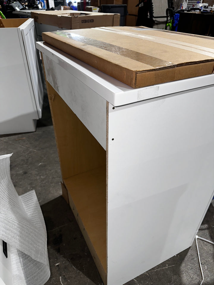 Style Selections Kirkman 24-in True White Single Sink Bathroom Vanity with White Cultured Marble Top (Mirror Included) (damaged)