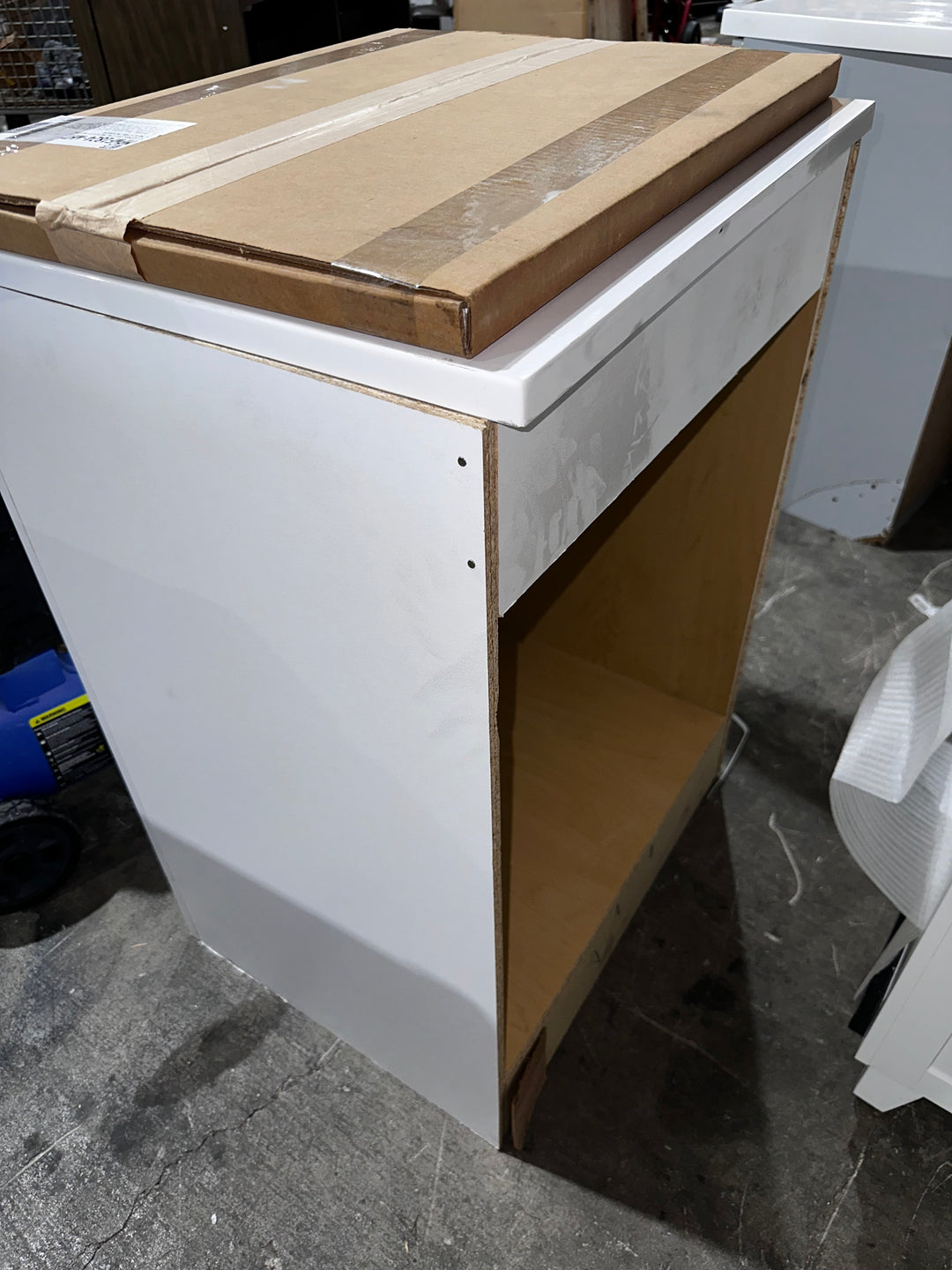 Style Selections Kirkman 24-in True White Single Sink Bathroom Vanity with White Cultured Marble Top (Mirror Included) (damaged)