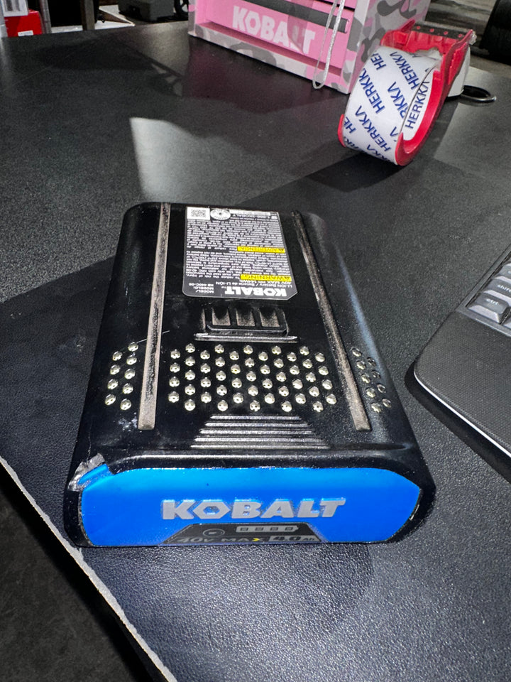 Desbrozadora de hilo Kobalt de 40 V máx., 15 pulgadas, con eje recto y batería de 4 Ah (batería y cargador incluidos) (caja abierta)