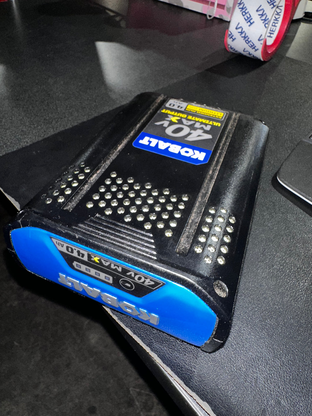 Desbrozadora de hilo Kobalt de 40 V máx., 15 pulgadas, con eje recto y batería de 4 Ah (batería y cargador incluidos) (caja abierta)