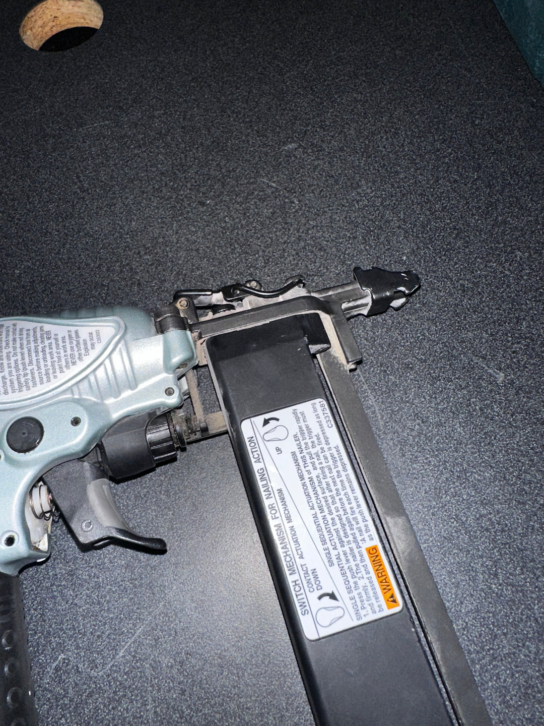 Grapadora neumática Metabo HPT 18 de 1/4 pulg. con corona estrecha (usada)