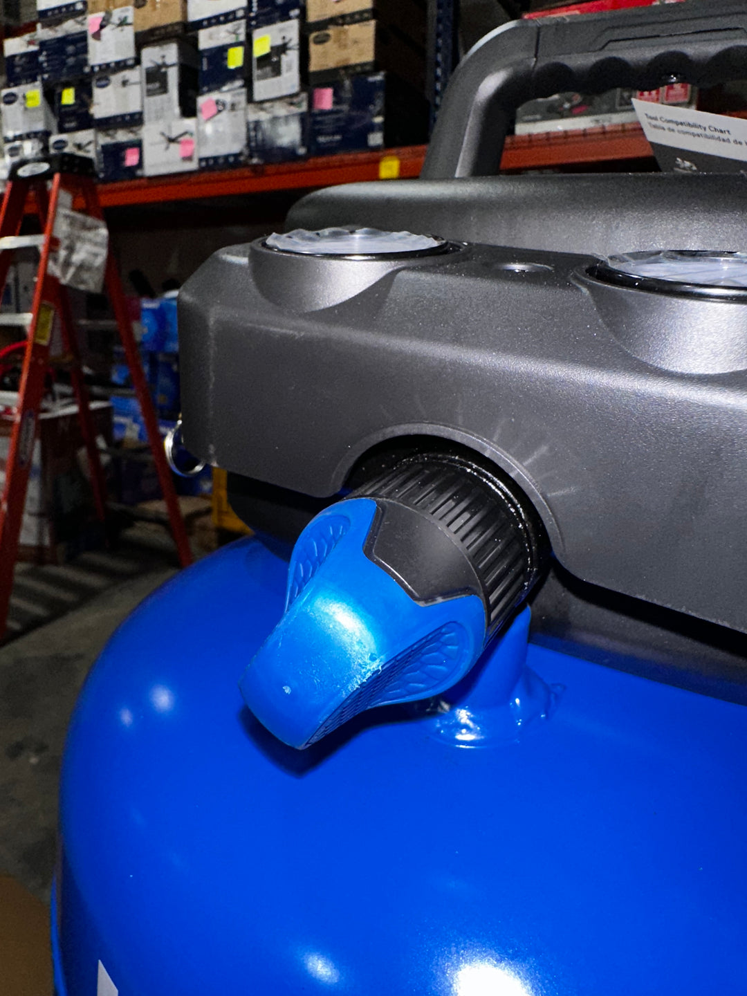 Compresor de aire eléctrico portátil Kobalt de 6 galones y 150 PSI con accesorios incluidos