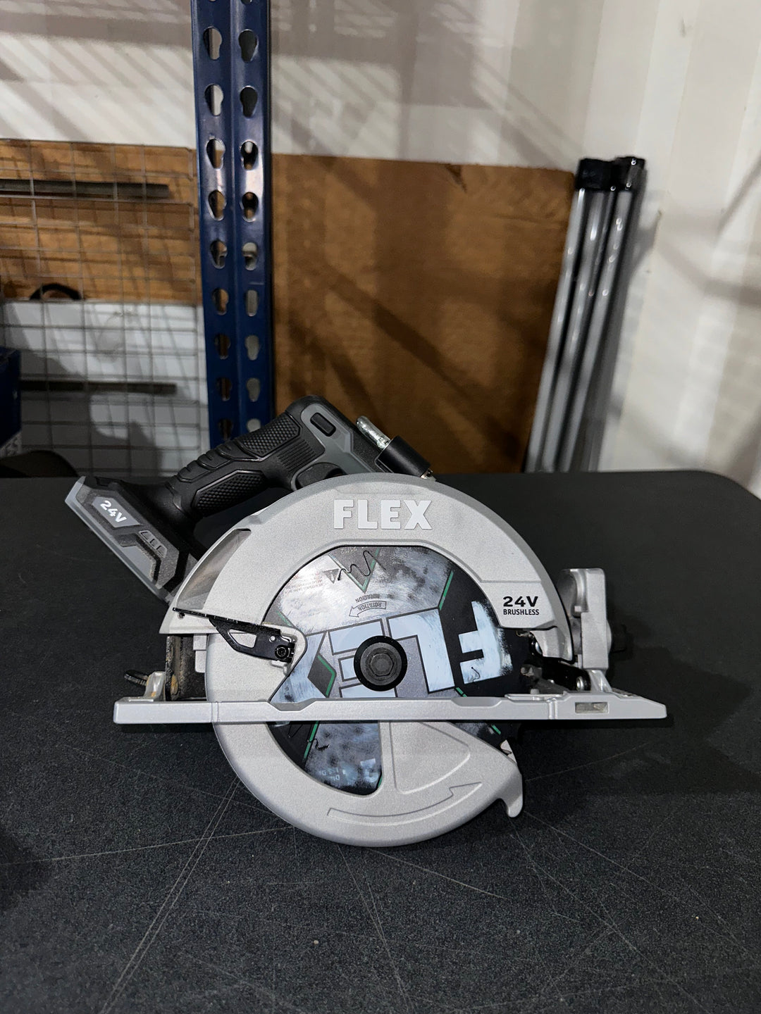 FLEX Rear Handle 24-volt 7-1/4-in Brushless Cordless Circular saw (used)(bare tool)