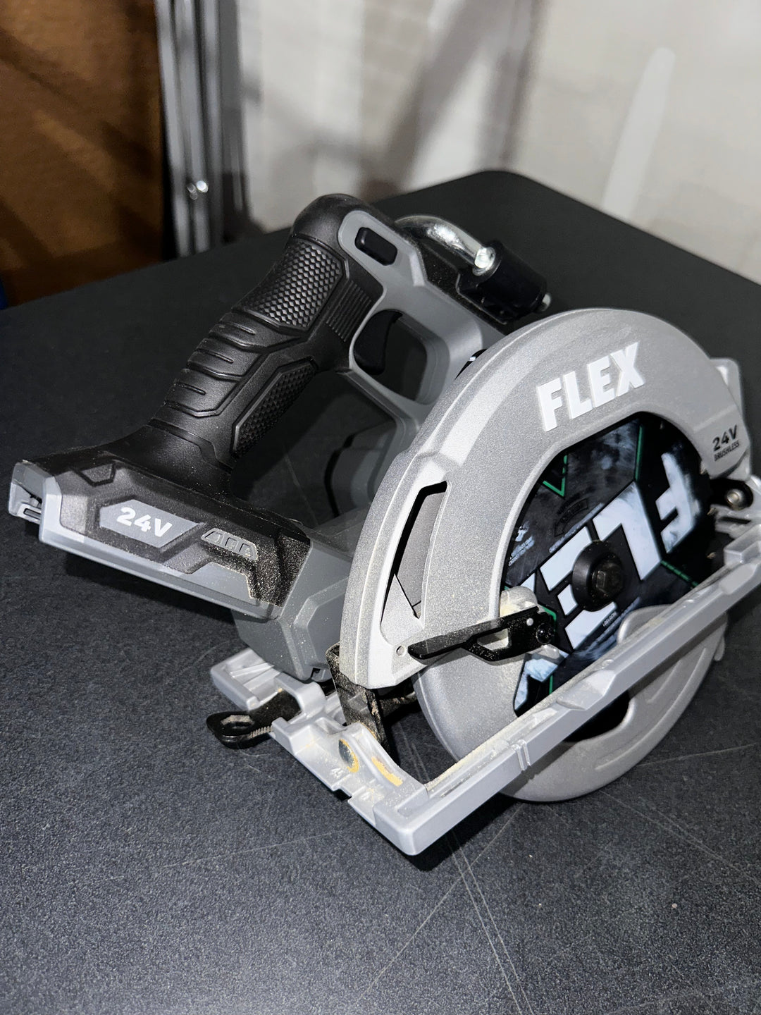FLEX Rear Handle 24-volt 7-1/4-in Brushless Cordless Circular saw (used)(bare tool)